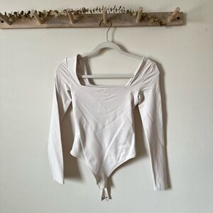 Babaton by Aritzia Contour Longsleeve Bodysuit Nude Pink/Cream Size XS